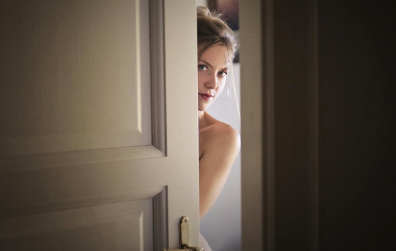 Should Men Let Women Make the First Move